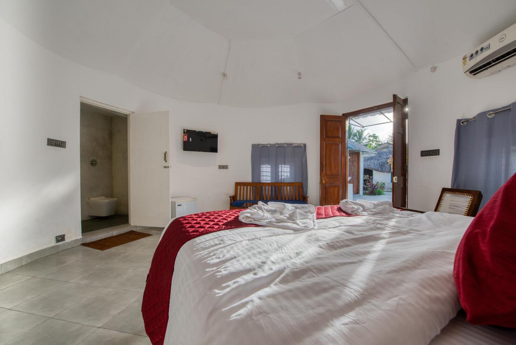 Le Epic Resort Virāmpattinam Esterno foto
