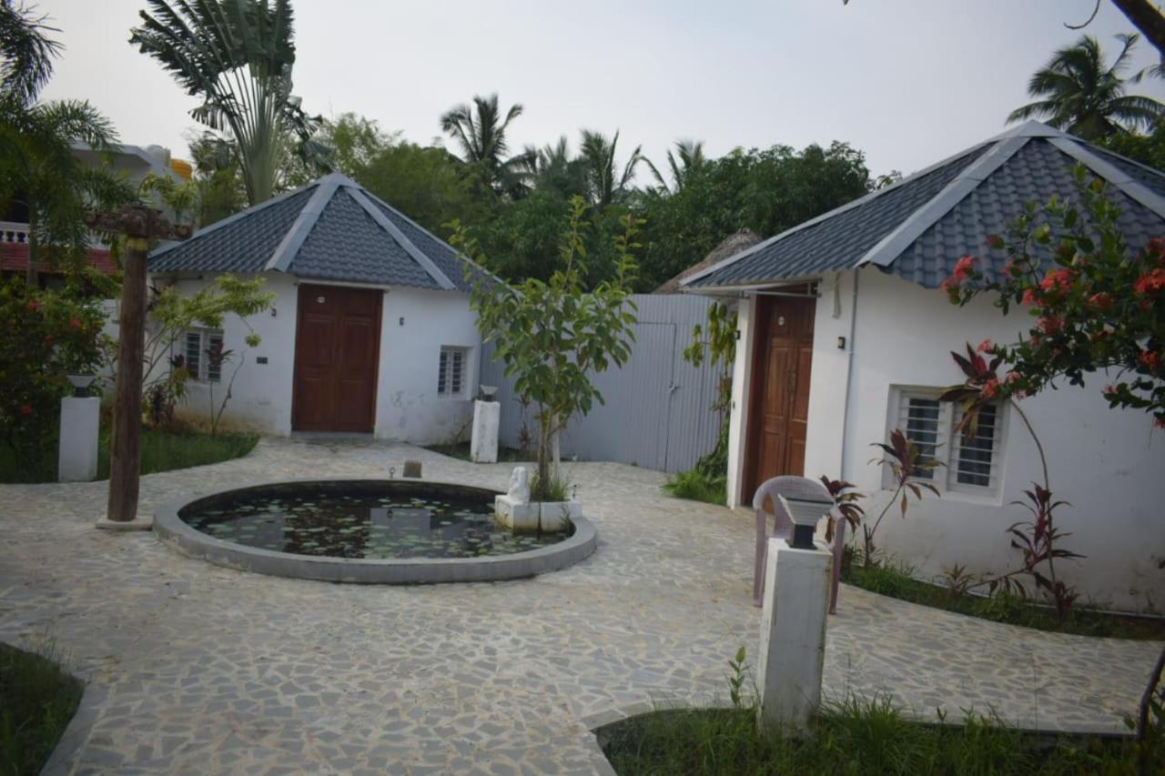 Le Epic Resort Virāmpattinam Esterno foto